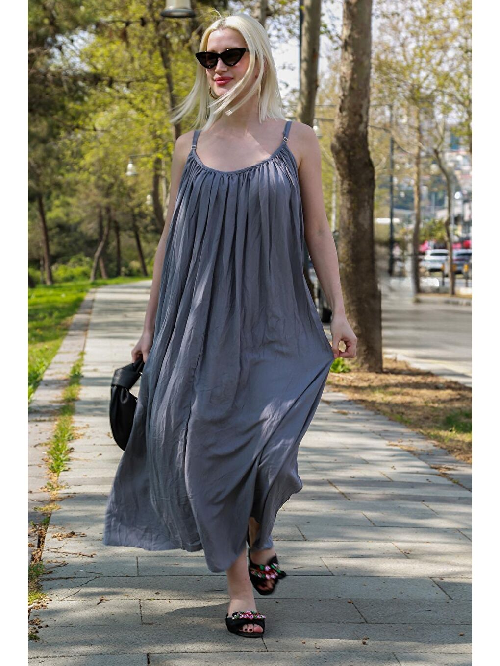 Gri Halter Yaka Yırtmaç Detaylı Desenli Uzun Elbise Mg2162-3