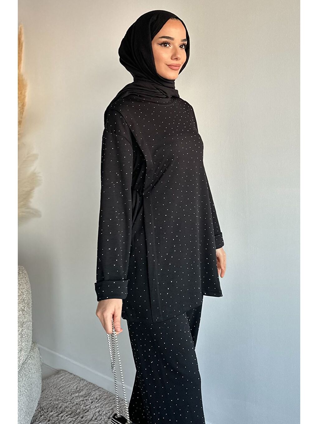 Siyah Bisiklet Yaka Yan Bağlamalı Taşlı Tesettür Tunik Bel Lastikli Pantolon İkili Takım-3