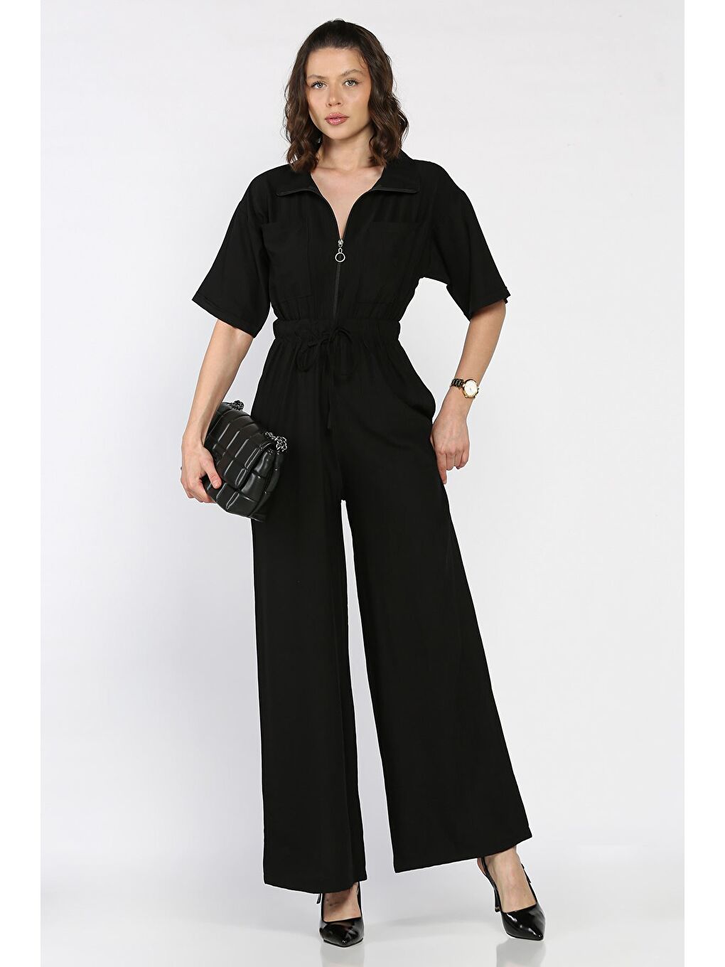 Siyah Yarım Fermuarlı Bel Lastikli Kısa Kol Tulum-1