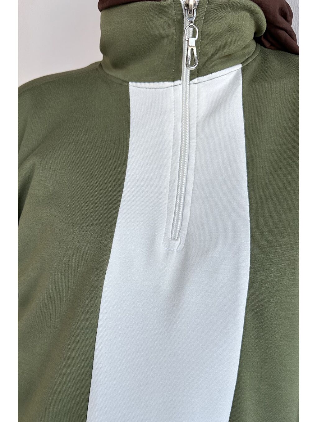 Haki Tesettür Yarım Fermuarlı Renk Garnili Tunik Pantolon İkili Takım-7