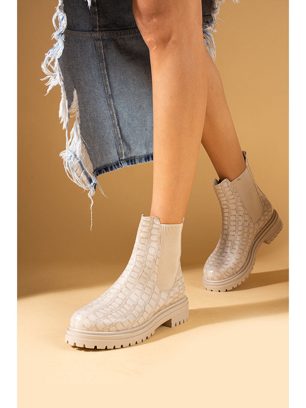 Bej Kroko Desenli Çift Lastik Detay Kadın Bot 57-111-24Kroko