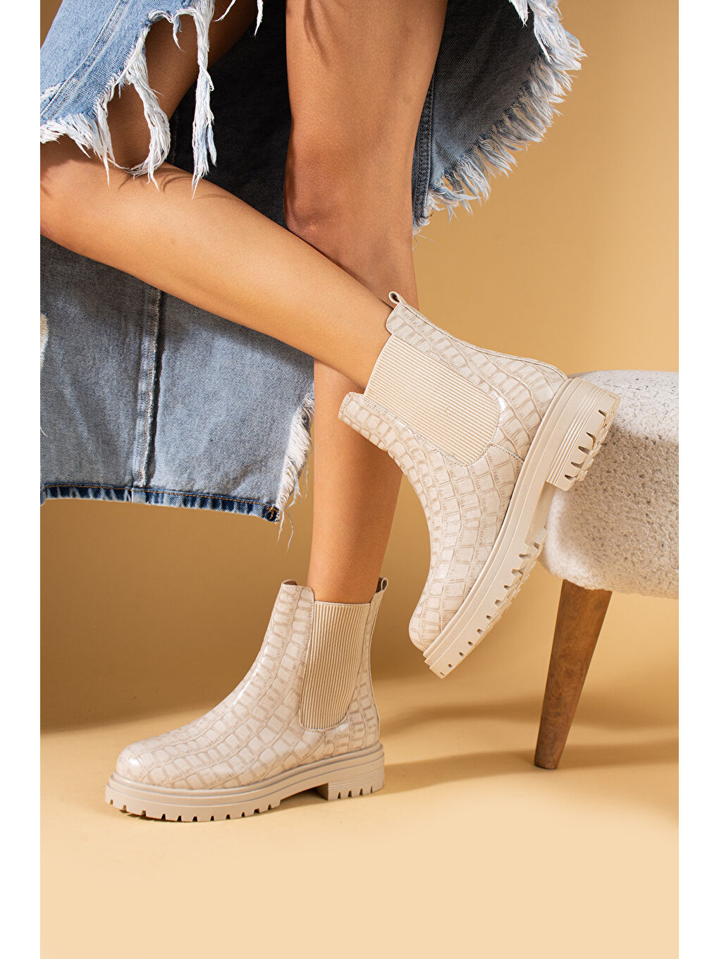 Bej Kroko Desenli Çift Lastik Detay Kadın Bot 57-111-24Kroko-1