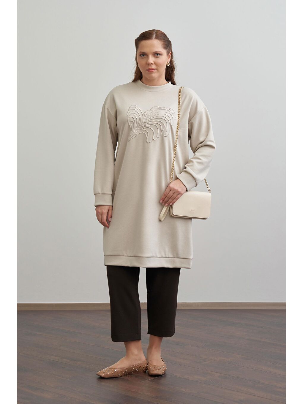 Bej Taş-Yumuşak Dokulu Nakışlı Sweatshirt-1