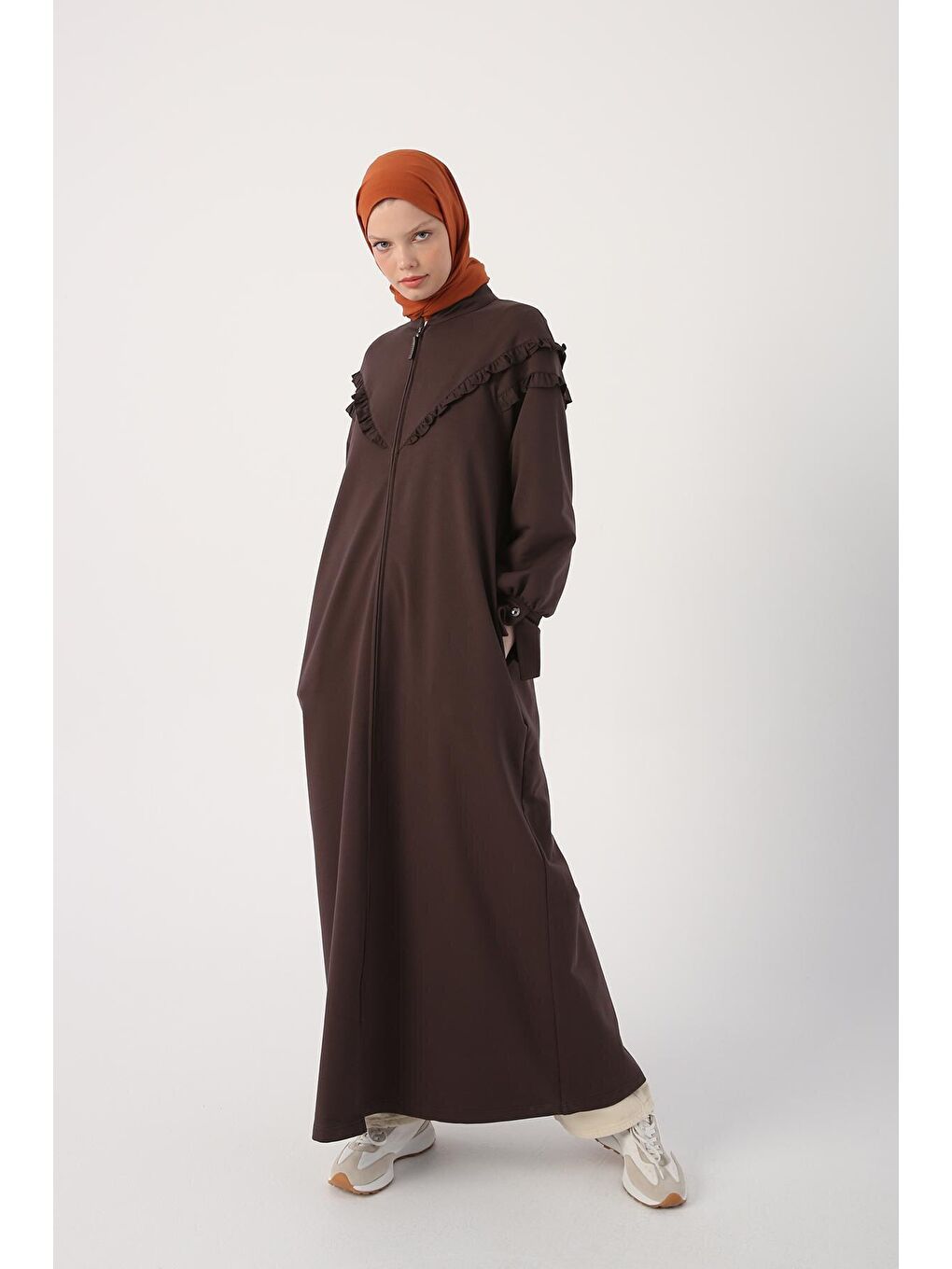 Kahverengi Acı Kahve Fırfır Detaylı Rahat Örme Ferace