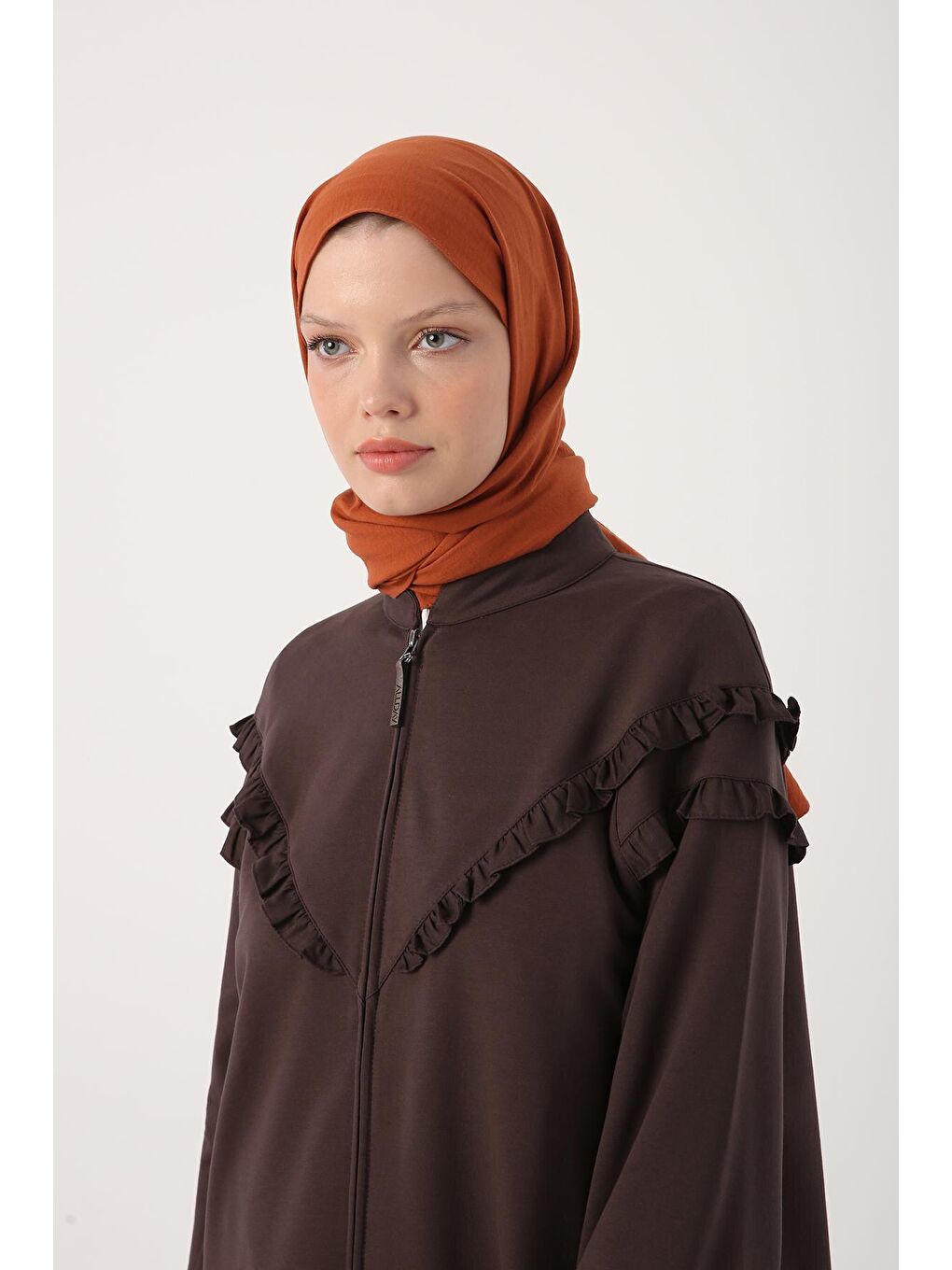 Kahverengi Acı Kahve Fırfır Detaylı Rahat Örme Ferace-4