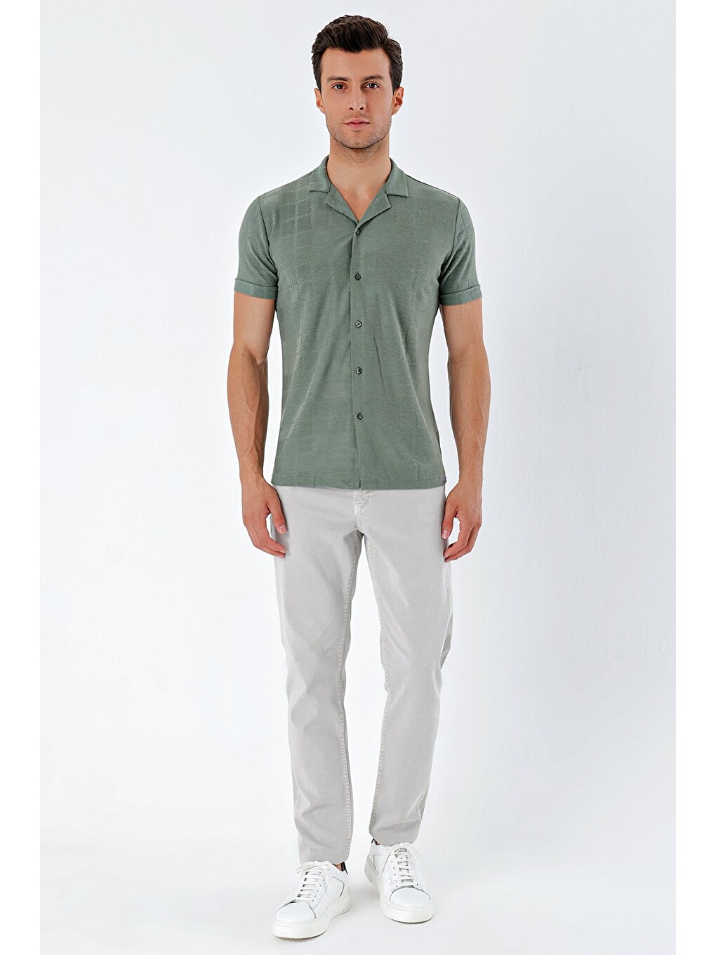 Koyu Haki Kısa Kollu Desenli Jakarlı Apaş Yaka Cepsiz Casual Slim Fit Dar Kesim Gömlek 1004230152-1