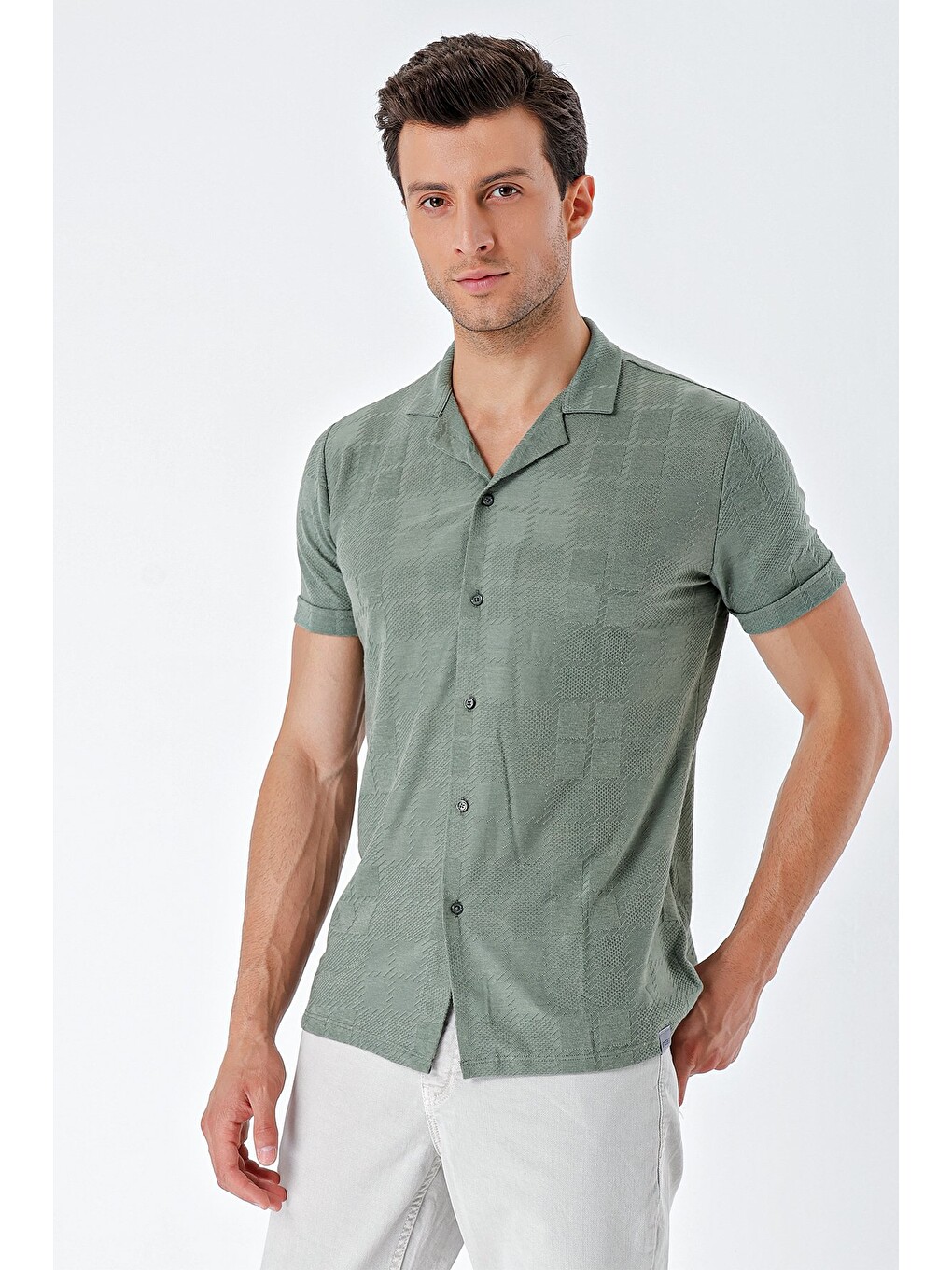 Koyu Haki Kısa Kollu Desenli Jakarlı Apaş Yaka Cepsiz Casual Slim Fit Dar Kesim Gömlek 1004230152-2