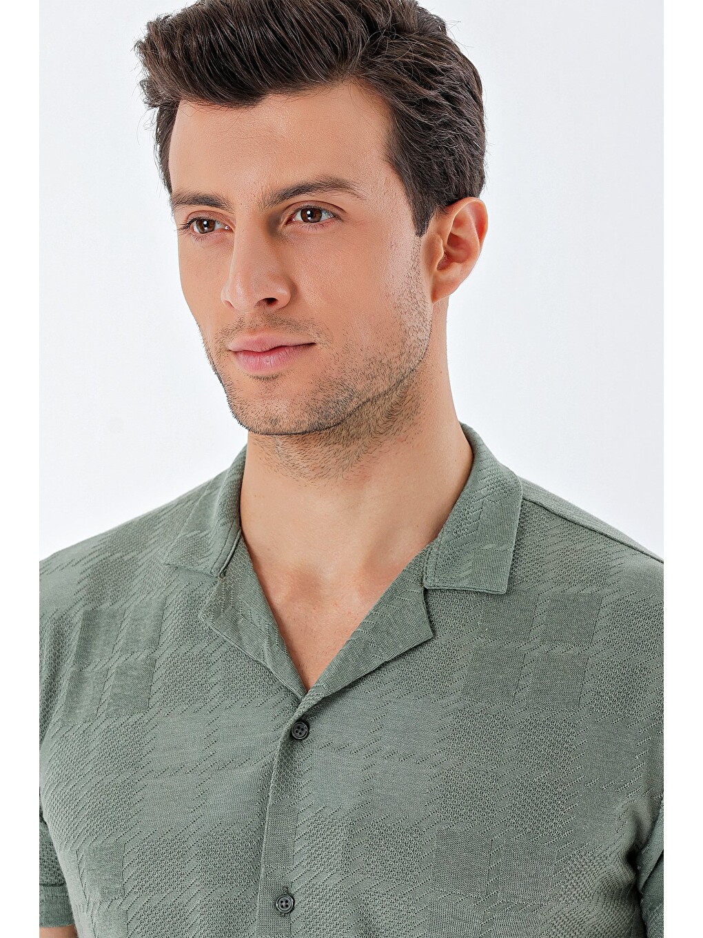 Koyu Haki Kısa Kollu Desenli Jakarlı Apaş Yaka Cepsiz Casual Slim Fit Dar Kesim Gömlek 1004230152-5
