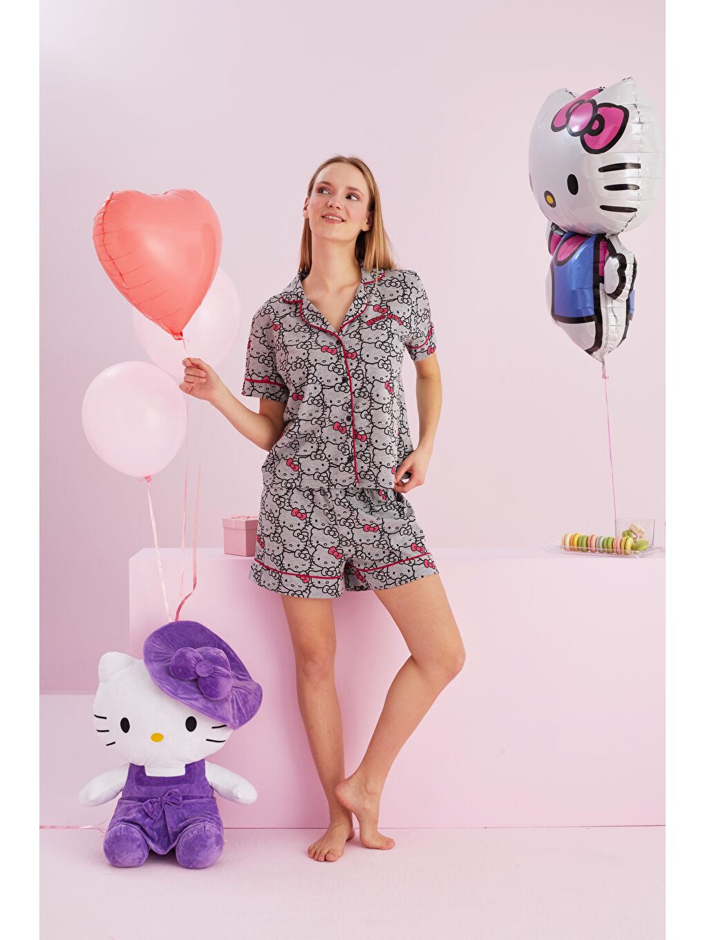 SİYAH İNCİ Gri Hello Kitty Lisanslı %100 Pamuk Gri Çok Renkli Düğmeli Biyeli Şort Pijama Takım - 1