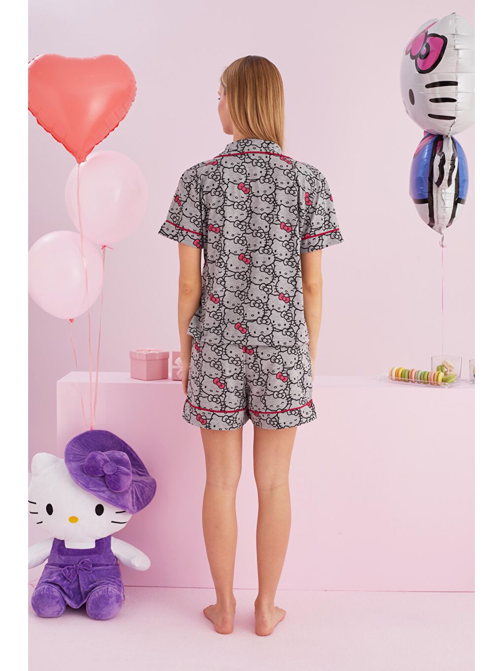 SİYAH İNCİ Gri Hello Kitty Lisanslı %100 Pamuk Gri Çok Renkli Düğmeli Biyeli Şort Pijama Takım - 2