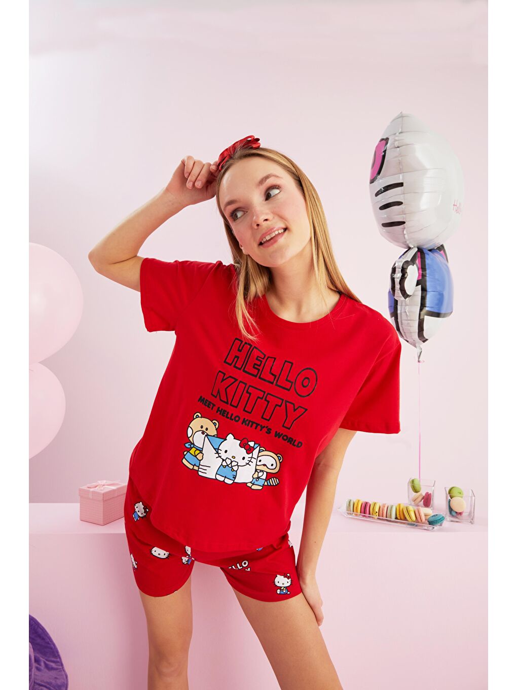 SİYAH İNCİ Kırmızı Hello Kitty Lisanslı %100 Pamuk Kırmızı Çok Renkli Bisklet Yaka Şort Pijama Takım - 1