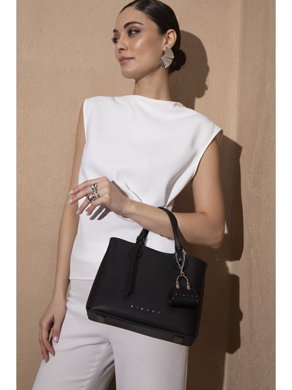 Siyah Kadin El Çantasi Si̇yah SLY149