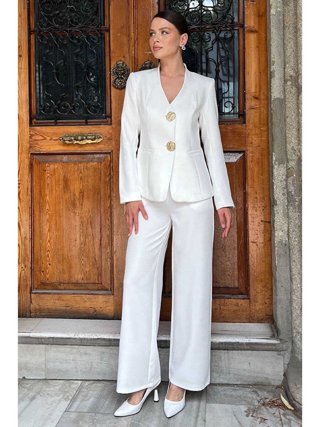 Beyaz Düğme Detaylı Ceket Pantolon İkili Takım-1