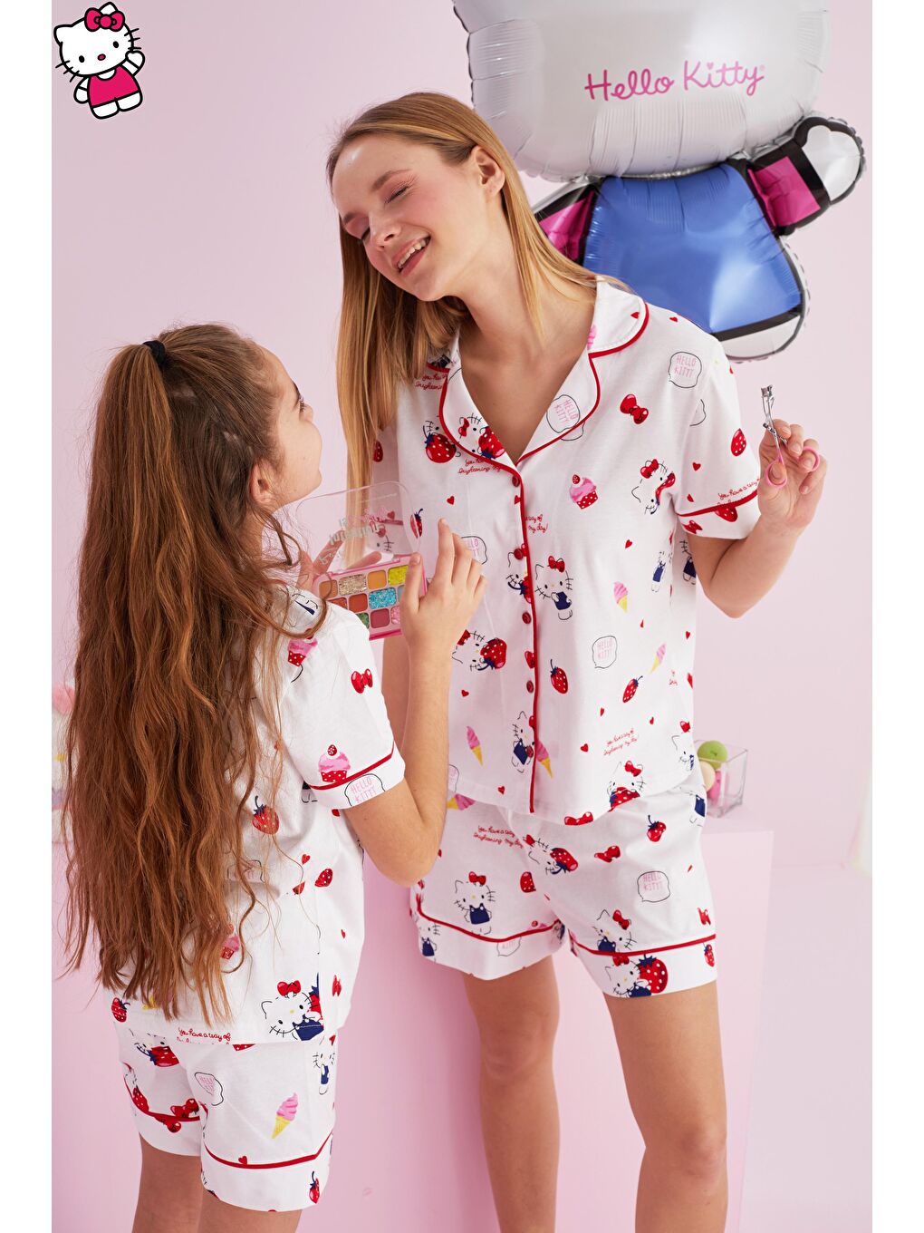 SİYAH İNCİ Beyaz Hello Kitty Lisanslı %100 Pamuk Beyaz Çok Renkli Düğmeli Biyeli Şort Pijama Takım