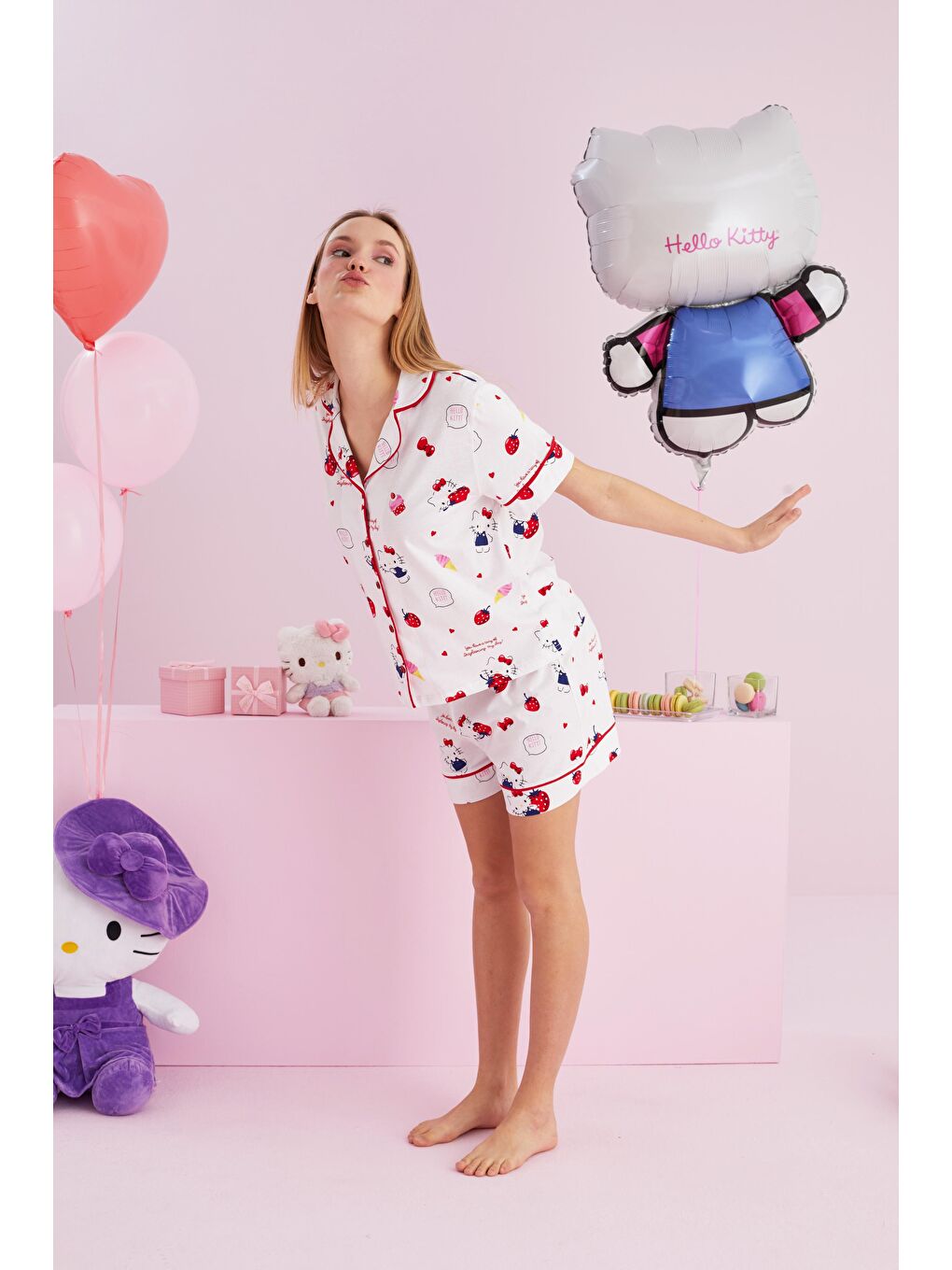 SİYAH İNCİ Beyaz Hello Kitty Lisanslı %100 Pamuk Beyaz Çok Renkli Düğmeli Biyeli Şort Pijama Takım - 1