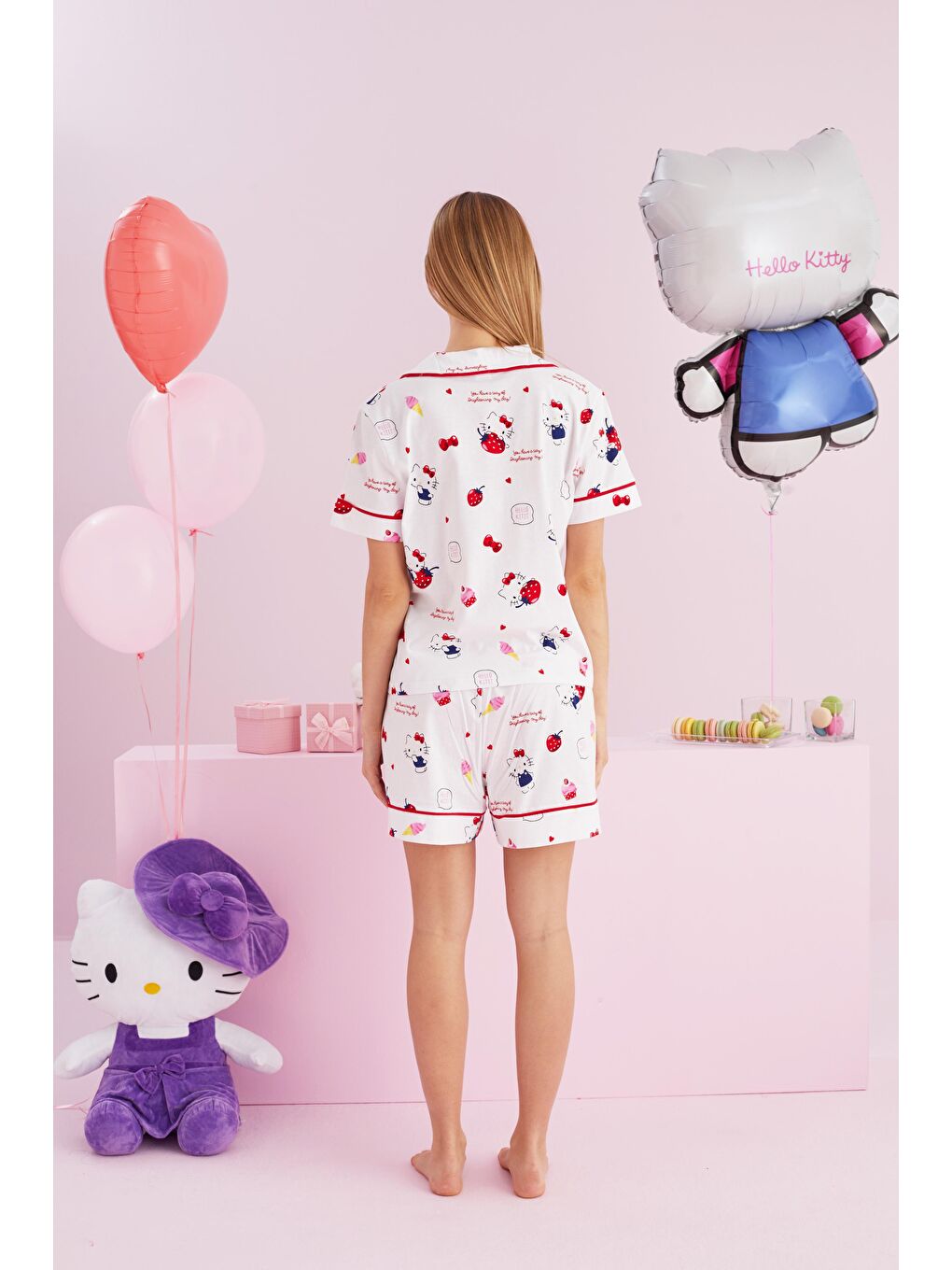 SİYAH İNCİ Beyaz Hello Kitty Lisanslı %100 Pamuk Beyaz Çok Renkli Düğmeli Biyeli Şort Pijama Takım - 2