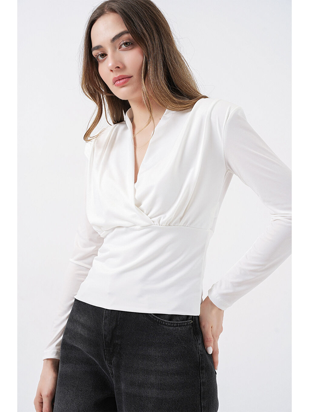 Kadın Omuz Vatkalı Kruvaze Yaka Bluz 942 - Beyaz-2