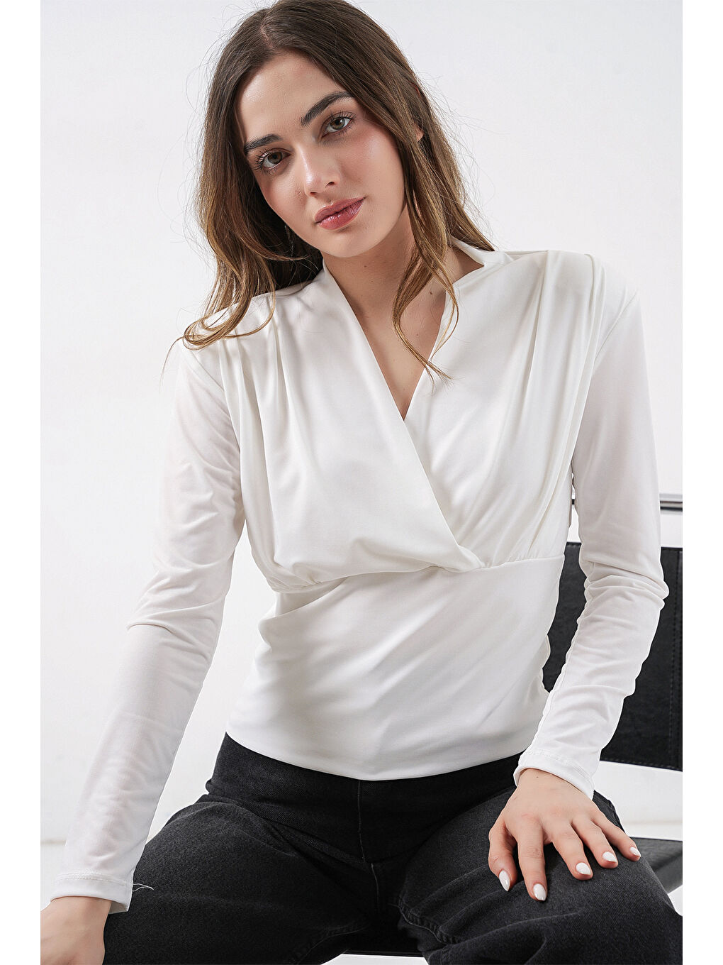 Kadın Omuz Vatkalı Kruvaze Yaka Bluz 942 - Beyaz-4