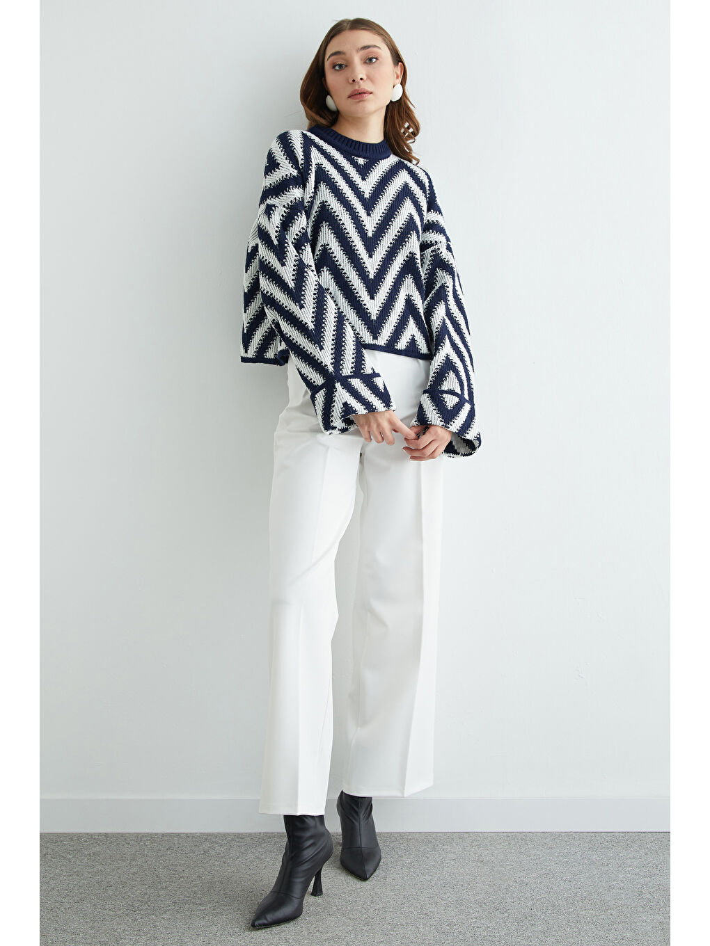 Lacivert Zikzak Desenli Kol Detaylı Triko Kazak-4