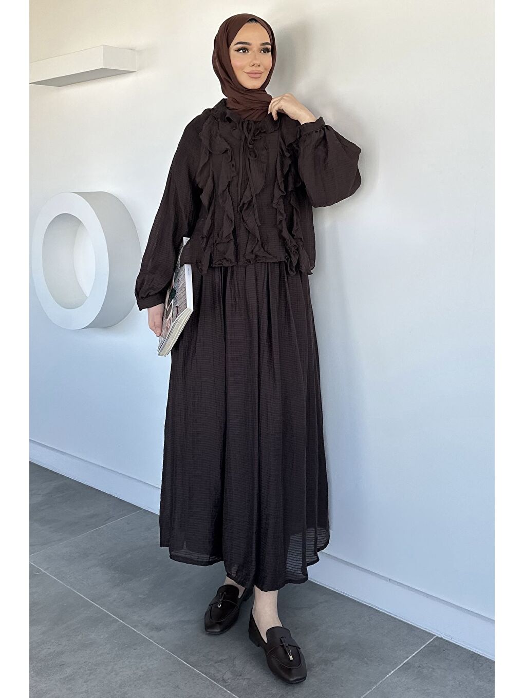 Kahverengi Ön Fırfırlı Etek Bluz Kombinli Tesettür İkili Takım-1