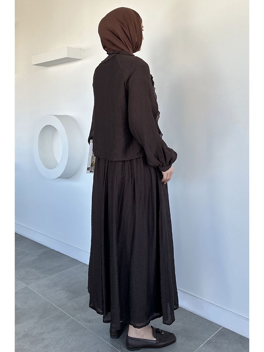 Kahverengi Ön Fırfırlı Etek Bluz Kombinli Tesettür İkili Takım-4