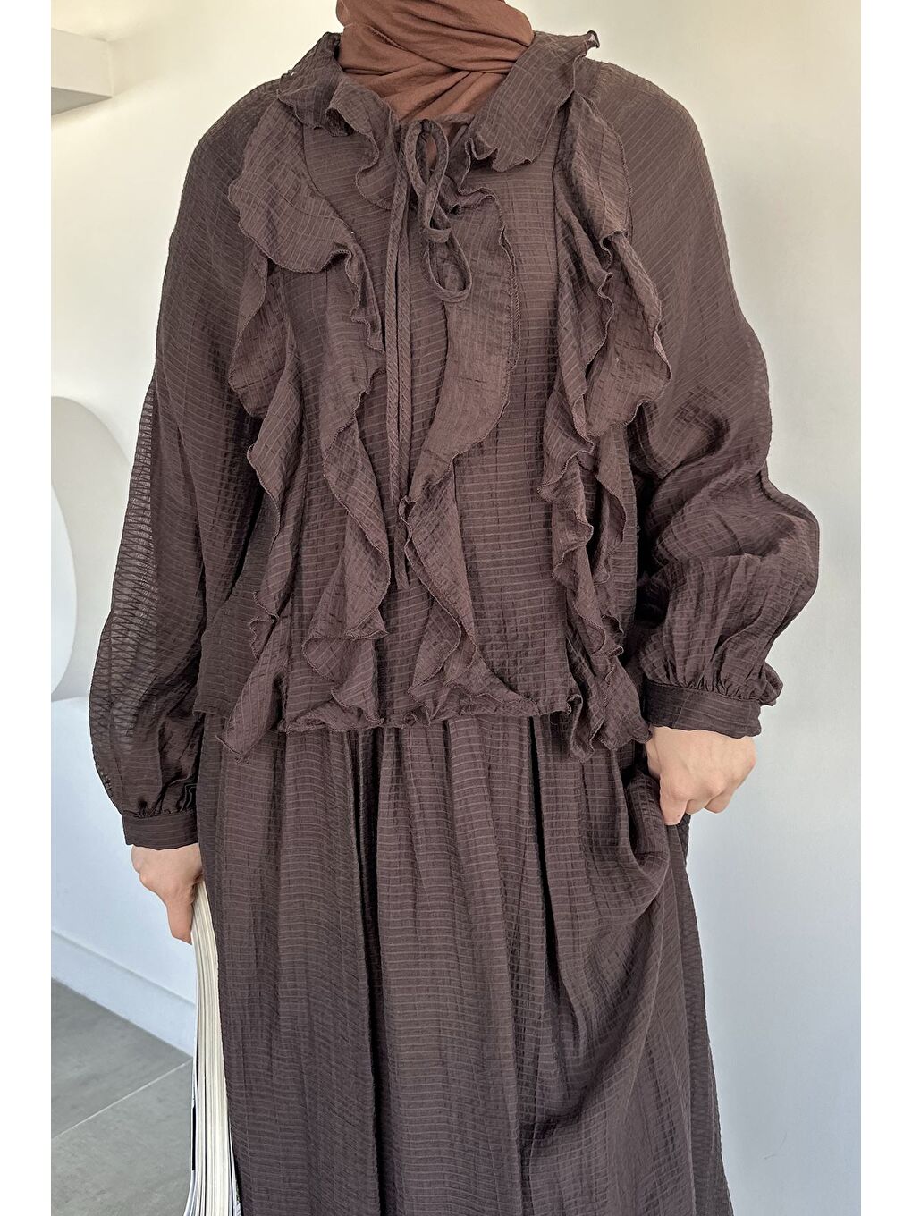 Kahverengi Ön Fırfırlı Etek Bluz Kombinli Tesettür İkili Takım-6