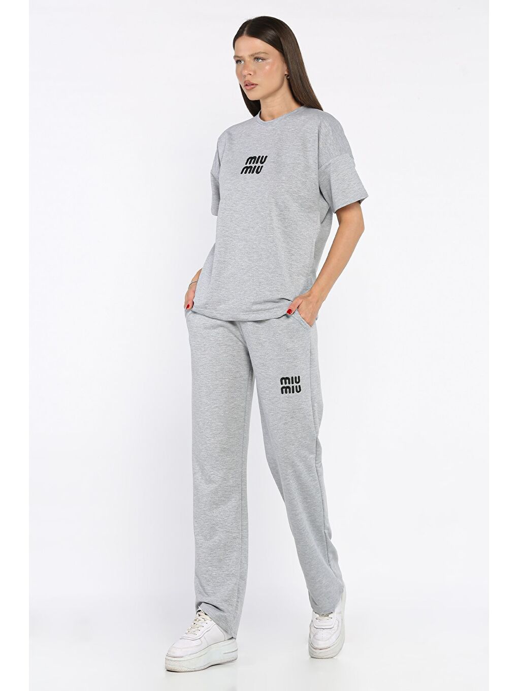 Gri Kadın Nakış Detaylı Tişört Pantolon İkili Takım