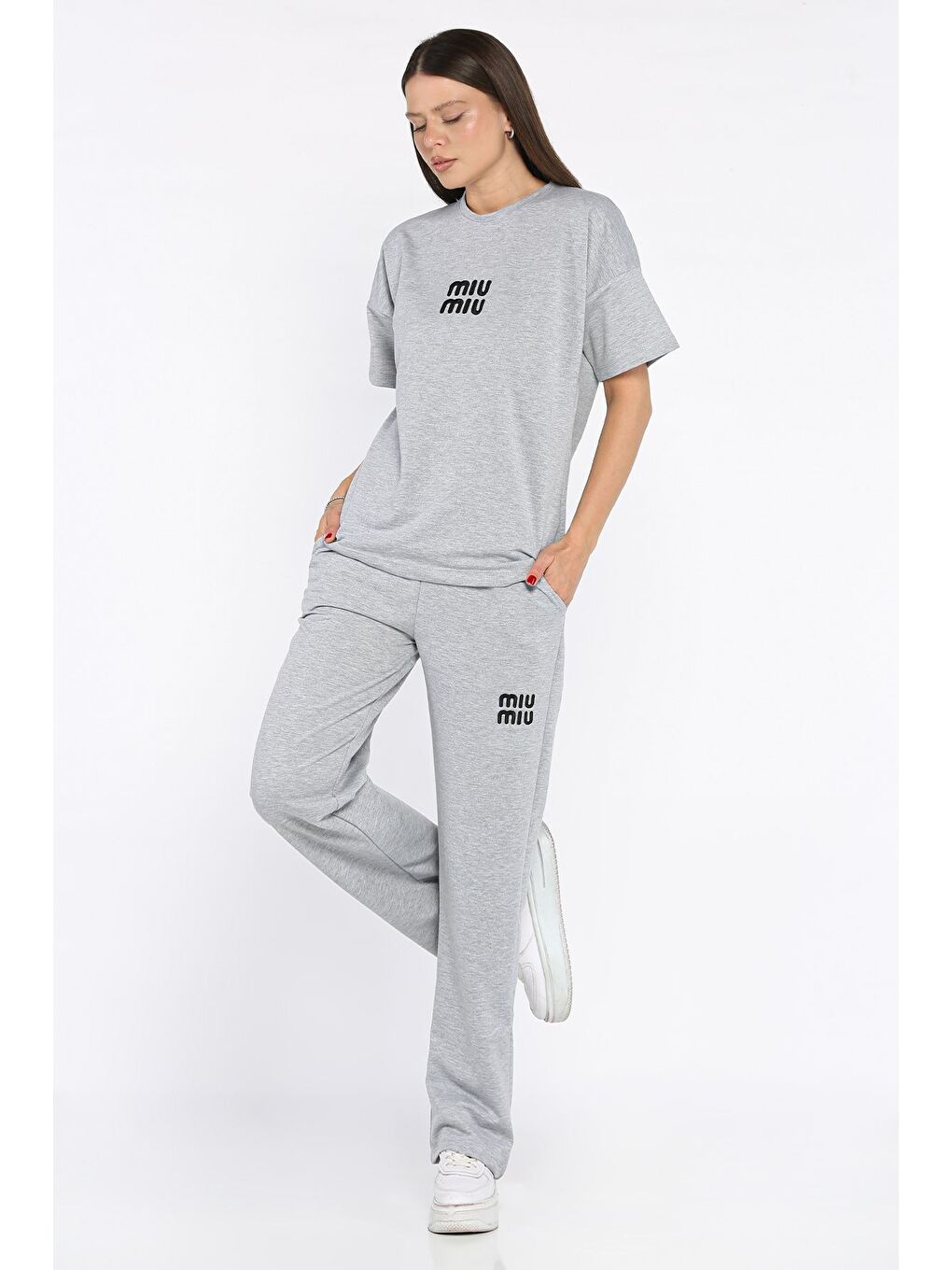 Gri Kadın Nakış Detaylı Tişört Pantolon İkili Takım-1