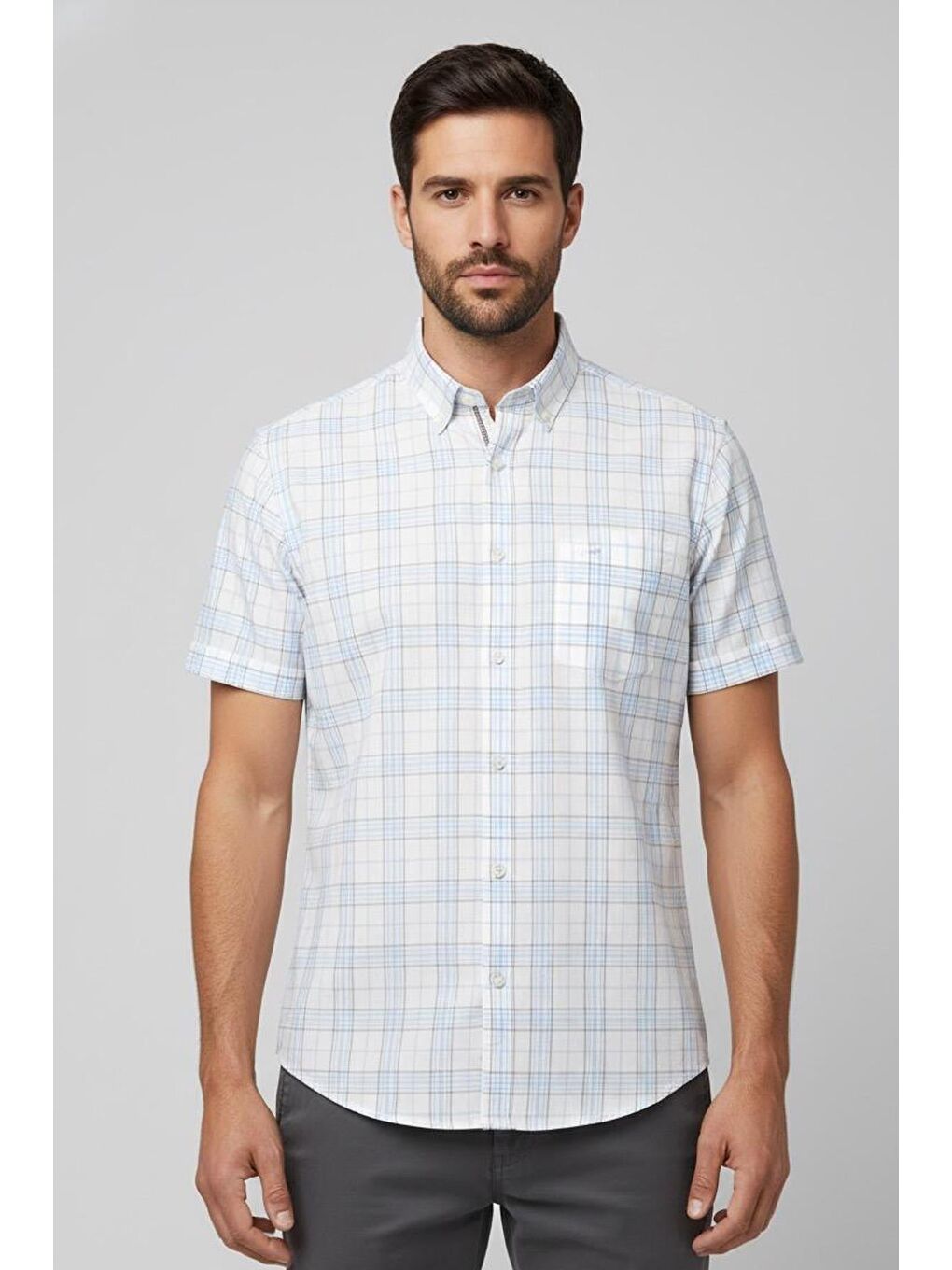 Erkek Beyaz Kısa Kollu Ekose Desenli Pamuk Gömlek – Düğmeli Yaka, Regular Fit