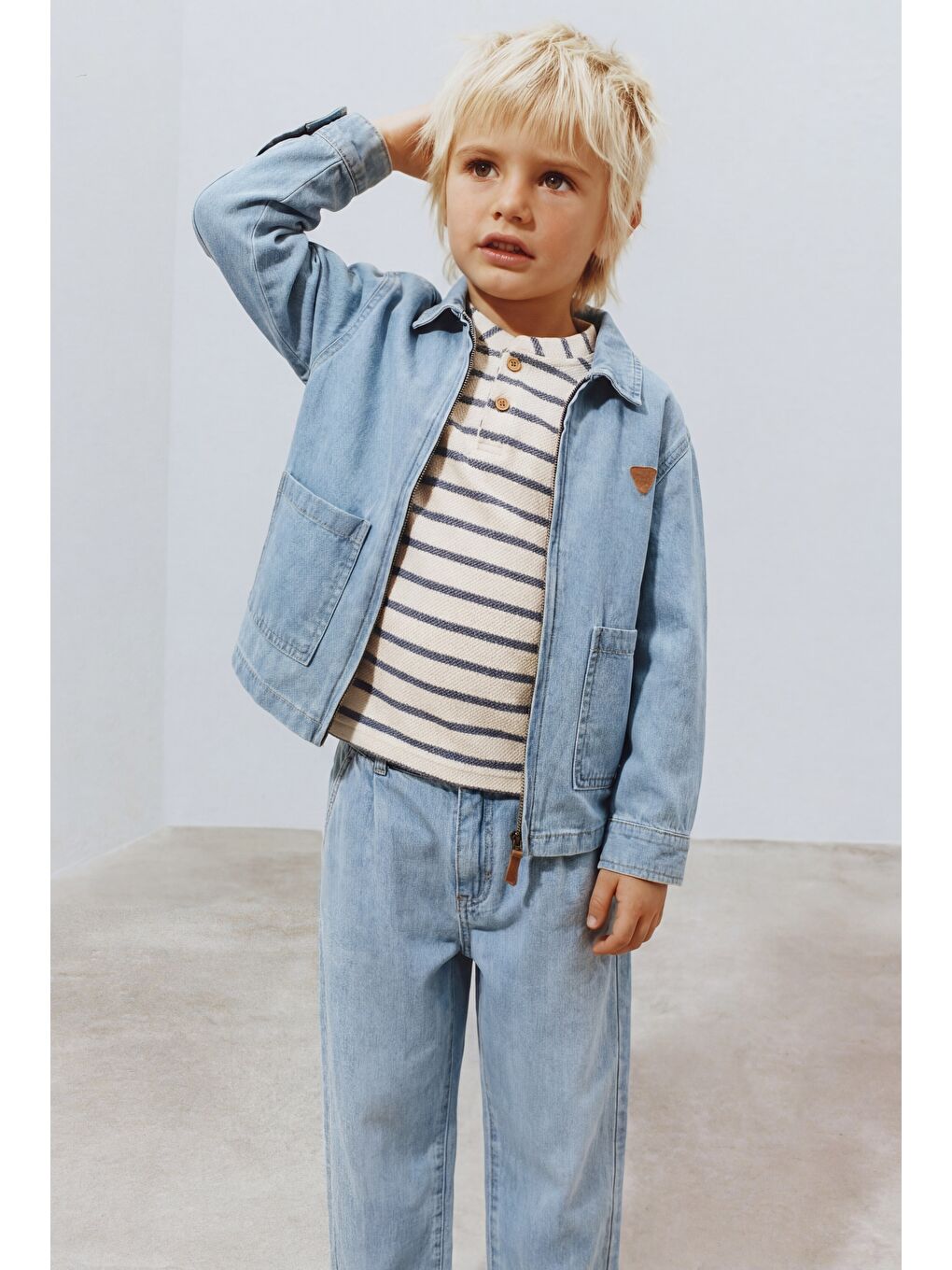 Erkek Çocuk Oversize Pamuklu Açık Mavi Ceketli Pantolonlu 3'Lü Takım - Çizgili Polo Yaka Üstlü-1