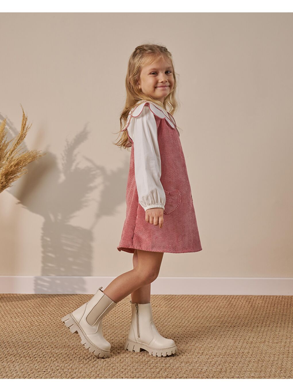 Kız Çocuk Pamuklu Pembe Ekru Fırfır Yaka Jile Elbise Takım - Kalp Cep Detaylı Uzun Kollu Bluzlu-3