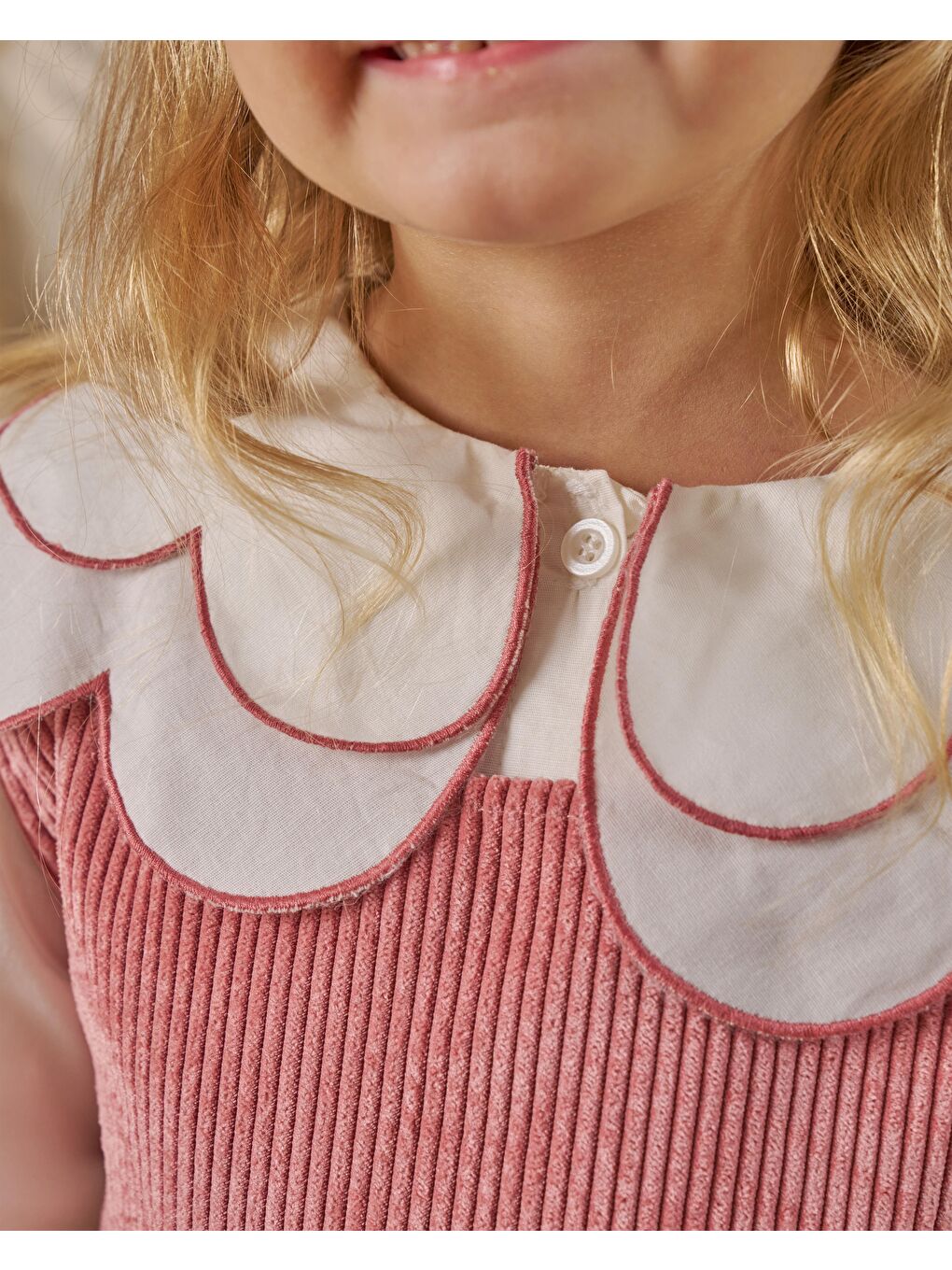 Kız Çocuk Pamuklu Pembe Ekru Fırfır Yaka Jile Elbise Takım - Kalp Cep Detaylı Uzun Kollu Bluzlu-5