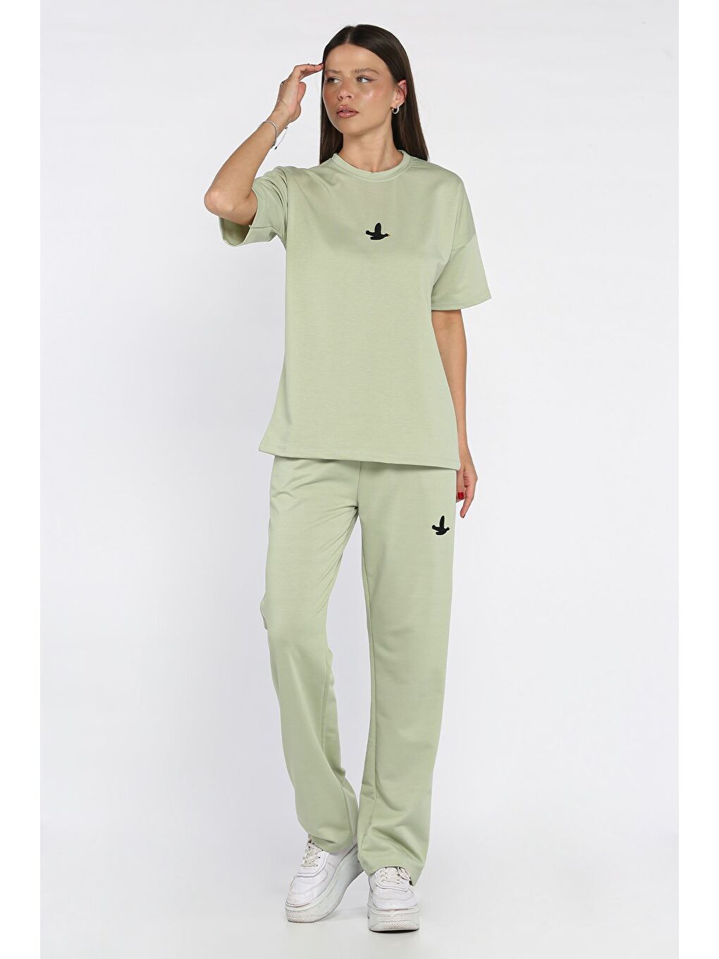 Yeşil Kadın Nakış Detaylı Bisiklet Yaka Tişört Pantolon İkili Takım-1