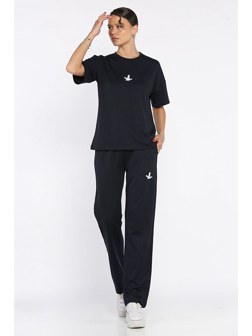 Lacivert Kadın Nakış Detaylı Bisiklet Yaka Tişört Pantolon İkili Takım-1