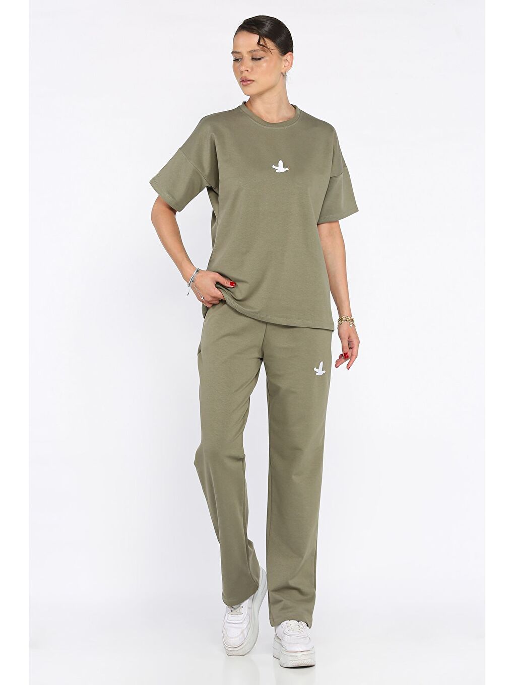 Haki Kadın Nakış Detaylı Bisiklet Yaka Tişört Pantolon İkili Takım