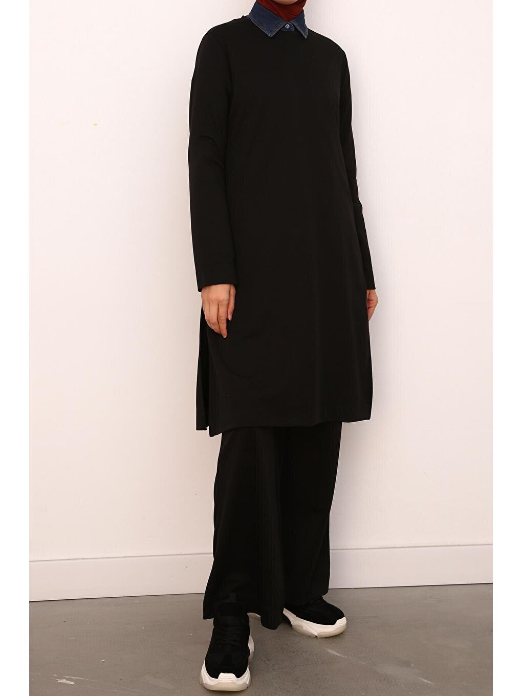 Siyah Yanları Yırtmaçlı Pantolonlu Takım-1