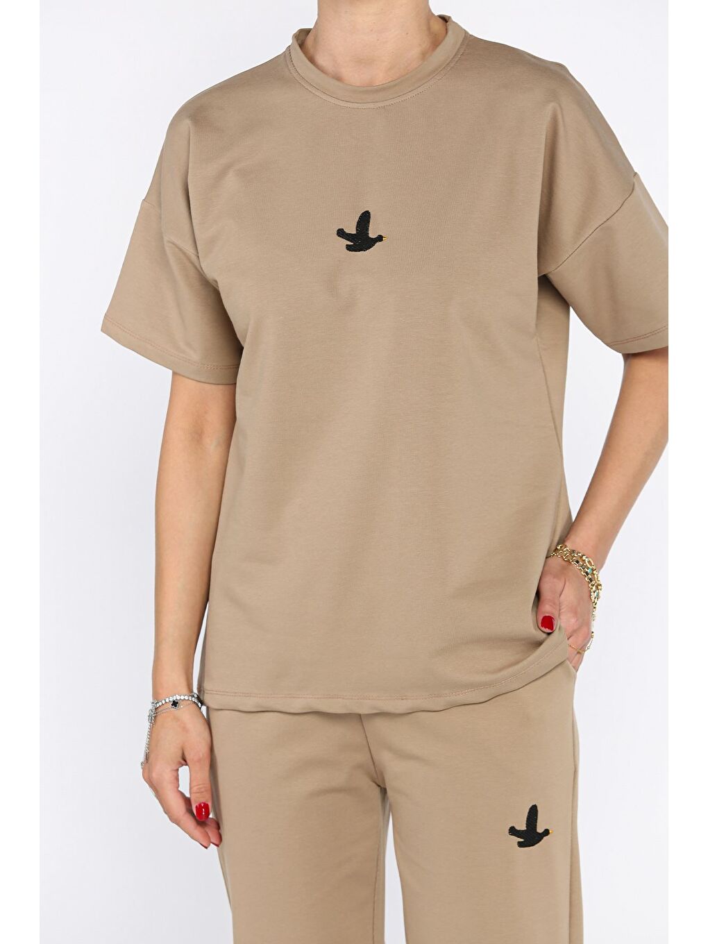 Bej Kadın Nakış Detaylı Bisiklet Yaka Tişört Pantolon İkili Takım-3