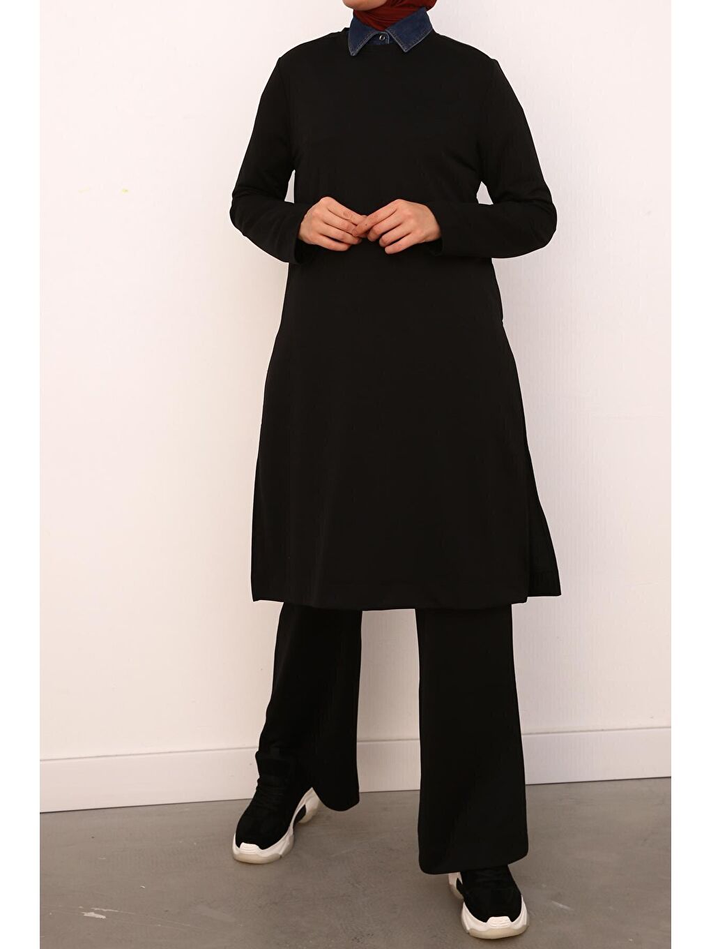 Siyah Yanları Yırtmaçlı Pantolonlu Takım-2