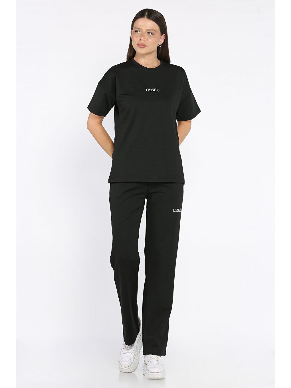 Siyah Kadın Bisiklet Yaka Nakış Detaylı Tişört Pantolon İkili Takım-1