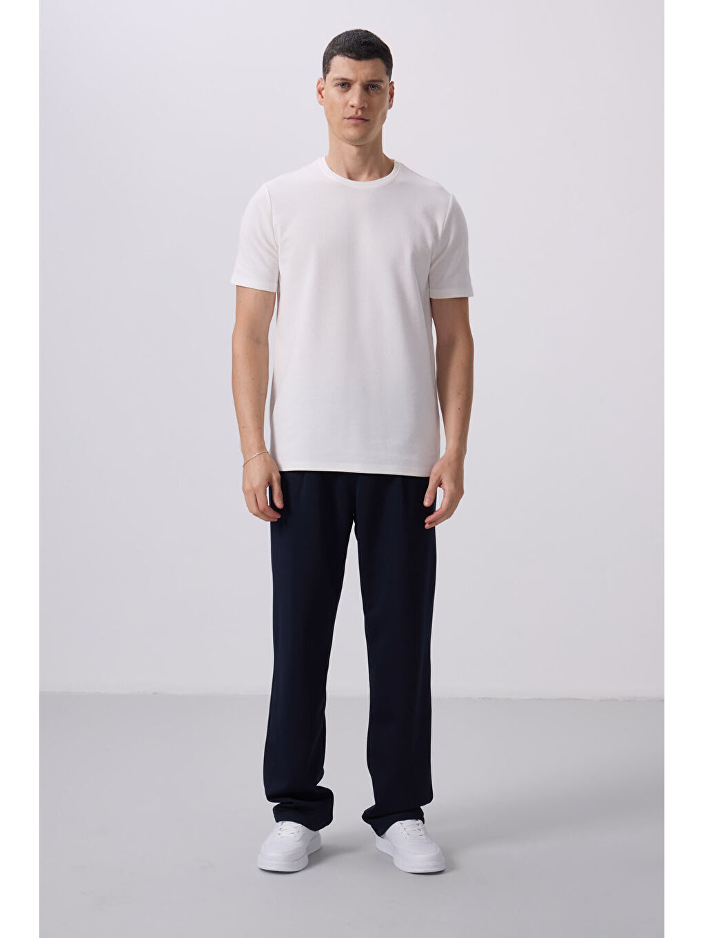 Ekru Yüzeyi Dokulu Rahat Form Basic Erkek Tişört - 88436-2