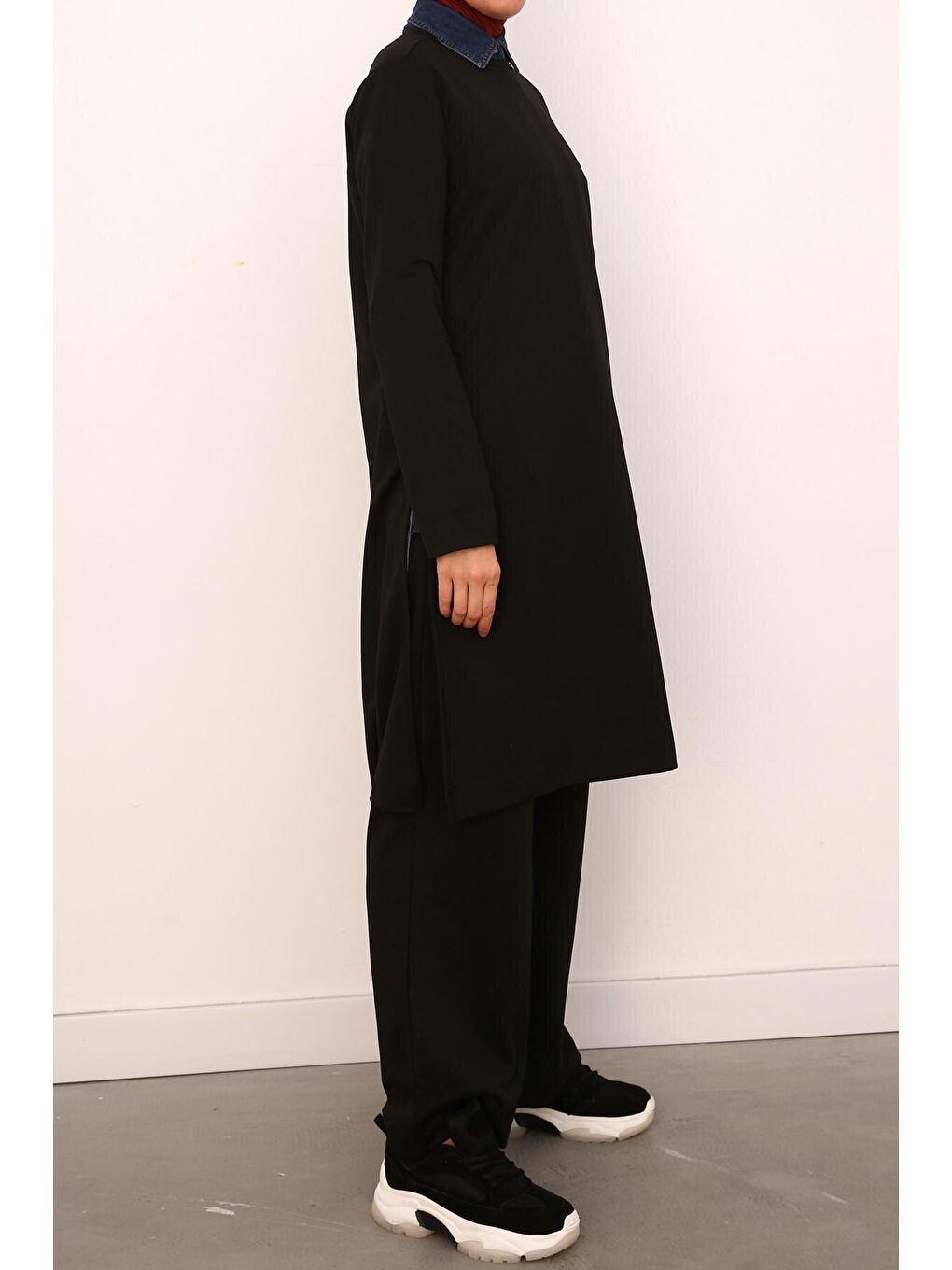 Siyah Yanları Yırtmaçlı Pantolonlu Takım-3