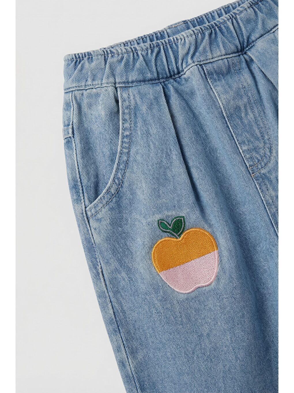 Kız Çocuk Pamuklu Açık Mavi Jean Pantolon - Meyve Nakış Detaylı-3