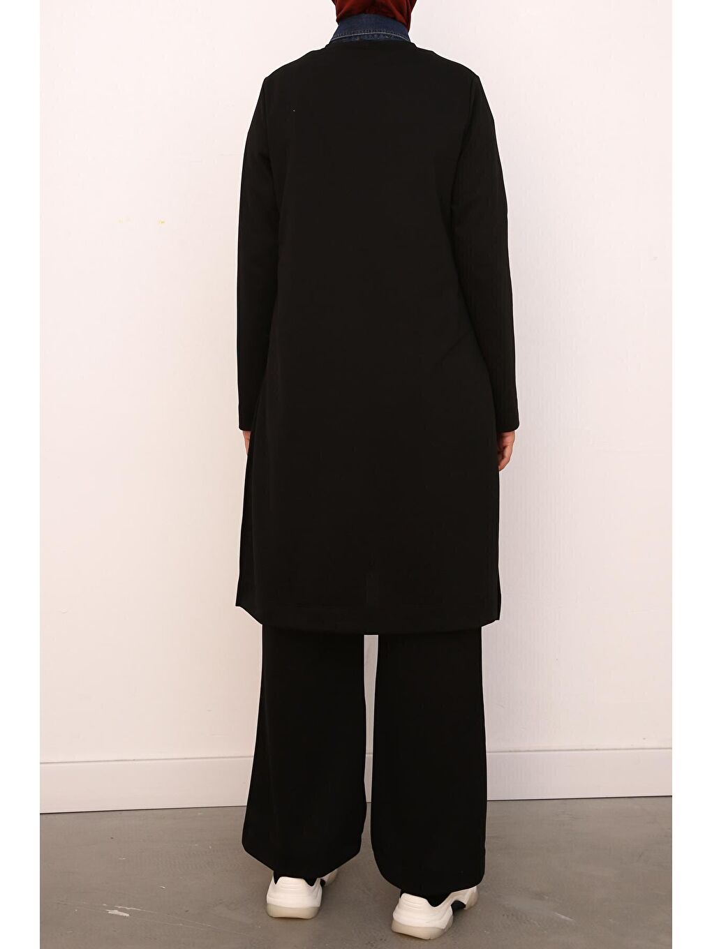 Siyah Yanları Yırtmaçlı Pantolonlu Takım-4