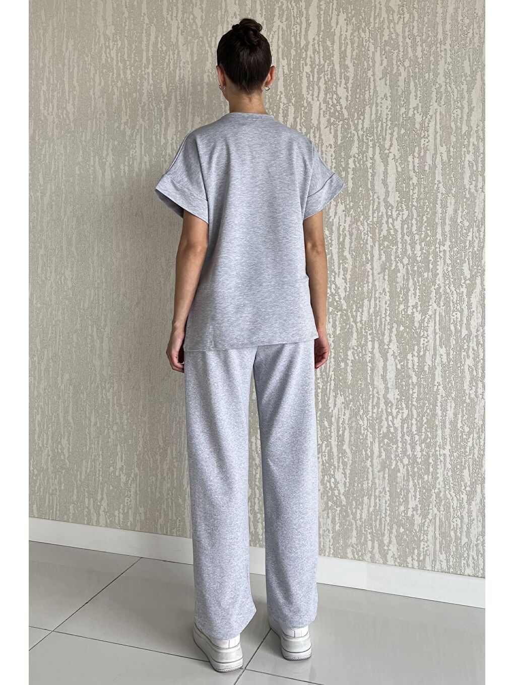 Gri Kadın Büyük Beden Armalı Tişört Pantolon İkili Takım-2