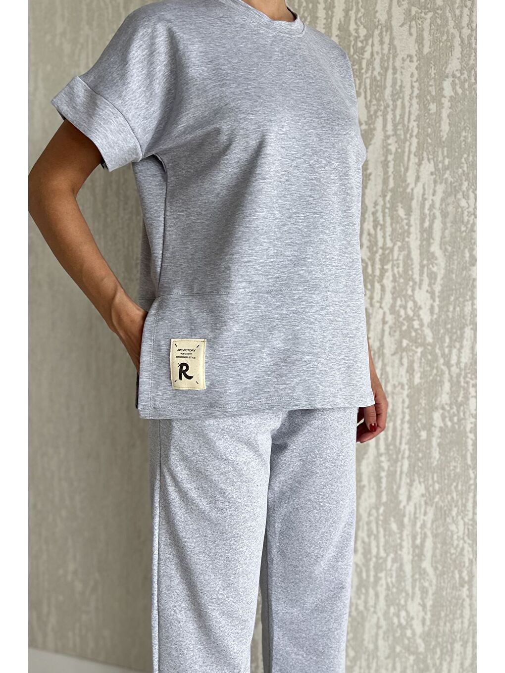 Gri Kadın Büyük Beden Armalı Tişört Pantolon İkili Takım-3