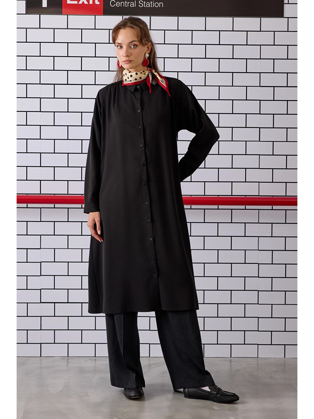 Omzu Büzgülü Gömlek Siyah