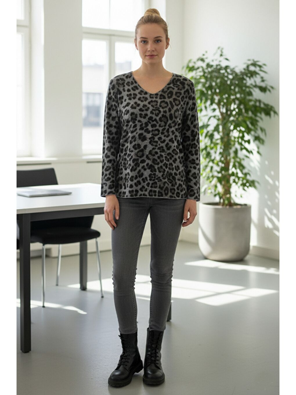İtalyan Gri V Yaka Uzun Kol Leopar Desenli İnce Casual Oversize Triko Bluz 64 54-1