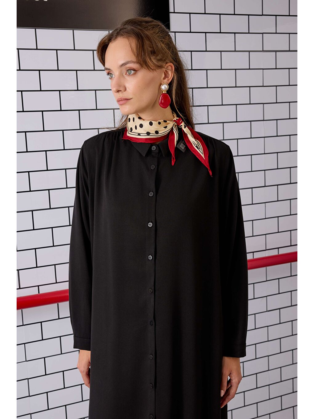 Omzu Büzgülü Gömlek Siyah-1