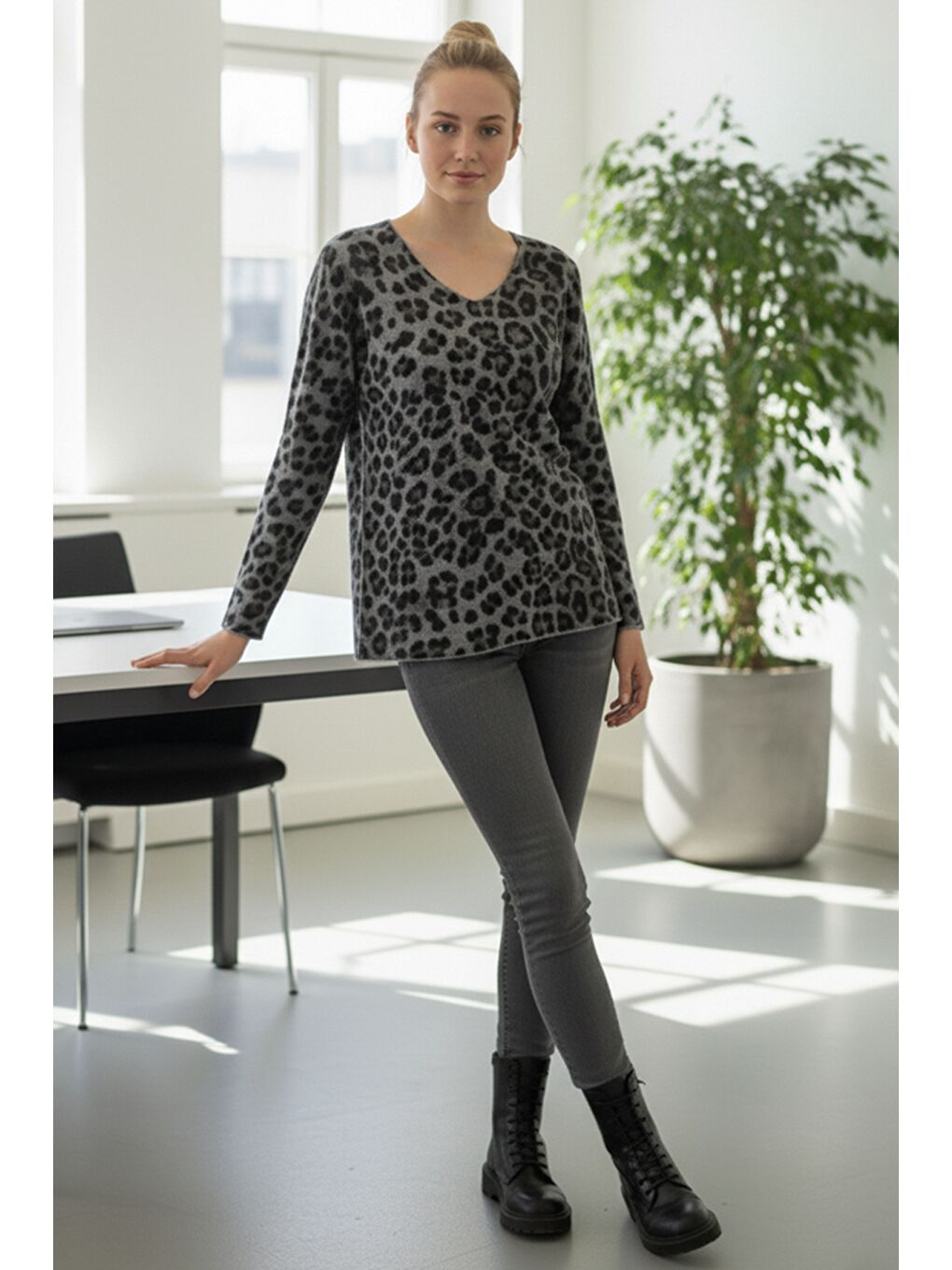 İtalyan Gri V Yaka Uzun Kol Leopar Desenli İnce Casual Oversize Triko Bluz 64 54-2