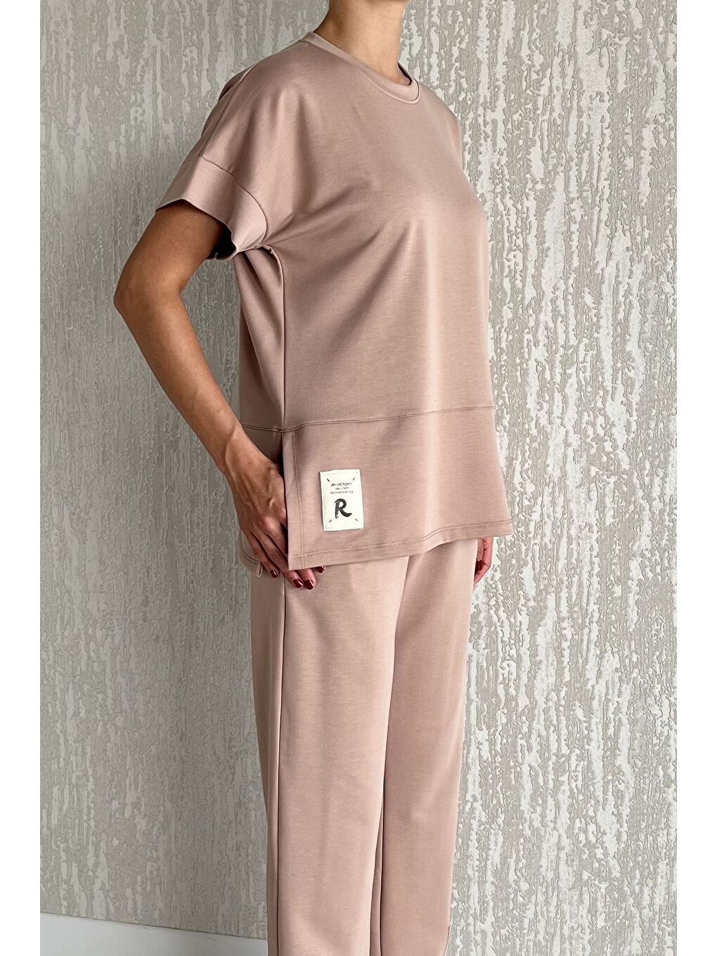 Bej Kadın Büyük Beden Armalı Tişört Pantolon İkili Takım-3